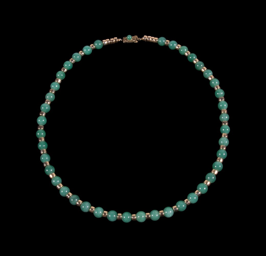 VINTAGE AVENTURINE BEAD NECKLACE WITH SILVER CLASP (1 of 4)