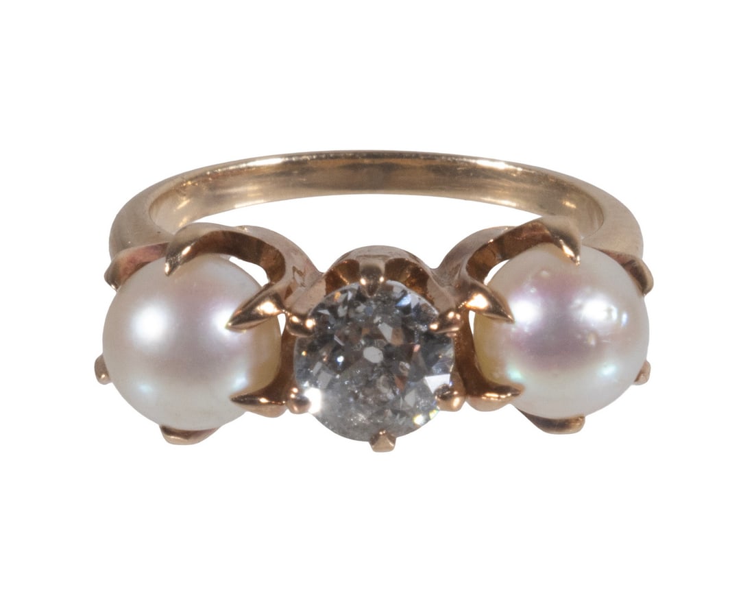 VINTAGE 14K GOLD DIAMOND AND PEARL RING: VINTAGE 14K GOLD DIAMOND AND PEARL RING A 14K gold ring set with one old European cut diamond measuring approximately 5.98 mm and weighing approximately 0.75 ct, flanked by (2) cream white pearls meas