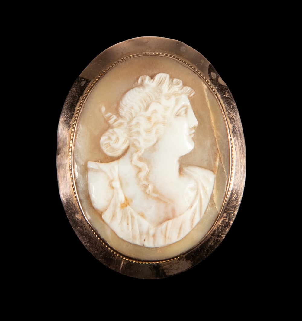 VICTORIAN 9K GOLD SHELL CAMEO BROOCH/PENDANT (1 of 2)