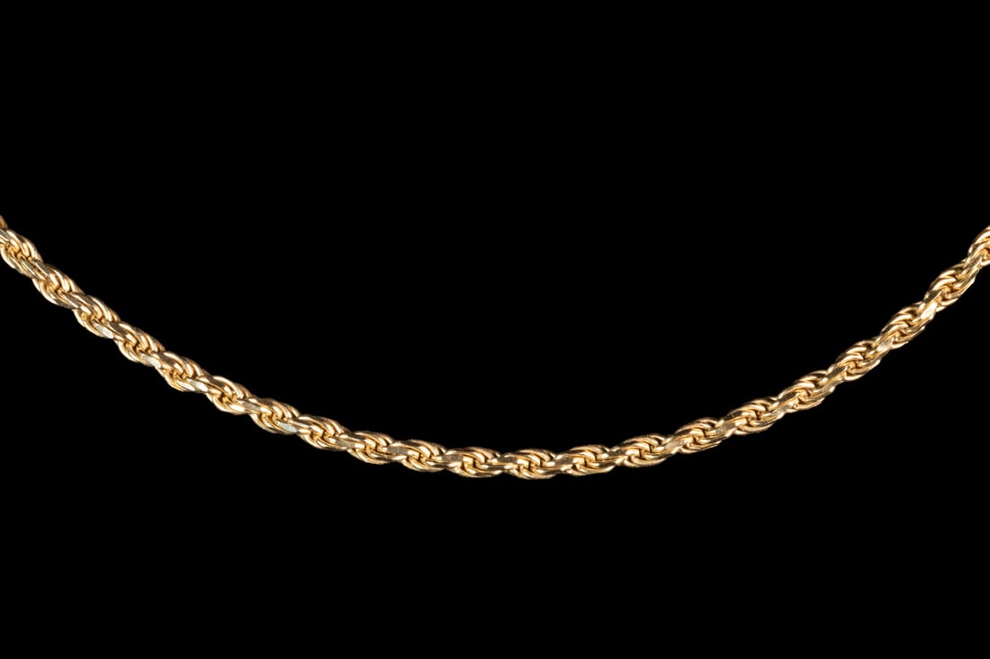 ITALIAN STERLING SILVER GILT ROPE CHAIN NECKLACE: ITALIAN STERLING SILVER GILT ROPE CHAIN NECKLACE An Italian sterling silver necklace in a gilt finish, composed of twisted rope-link chains creating a rich, textured appearance. Fitted with a lobster 