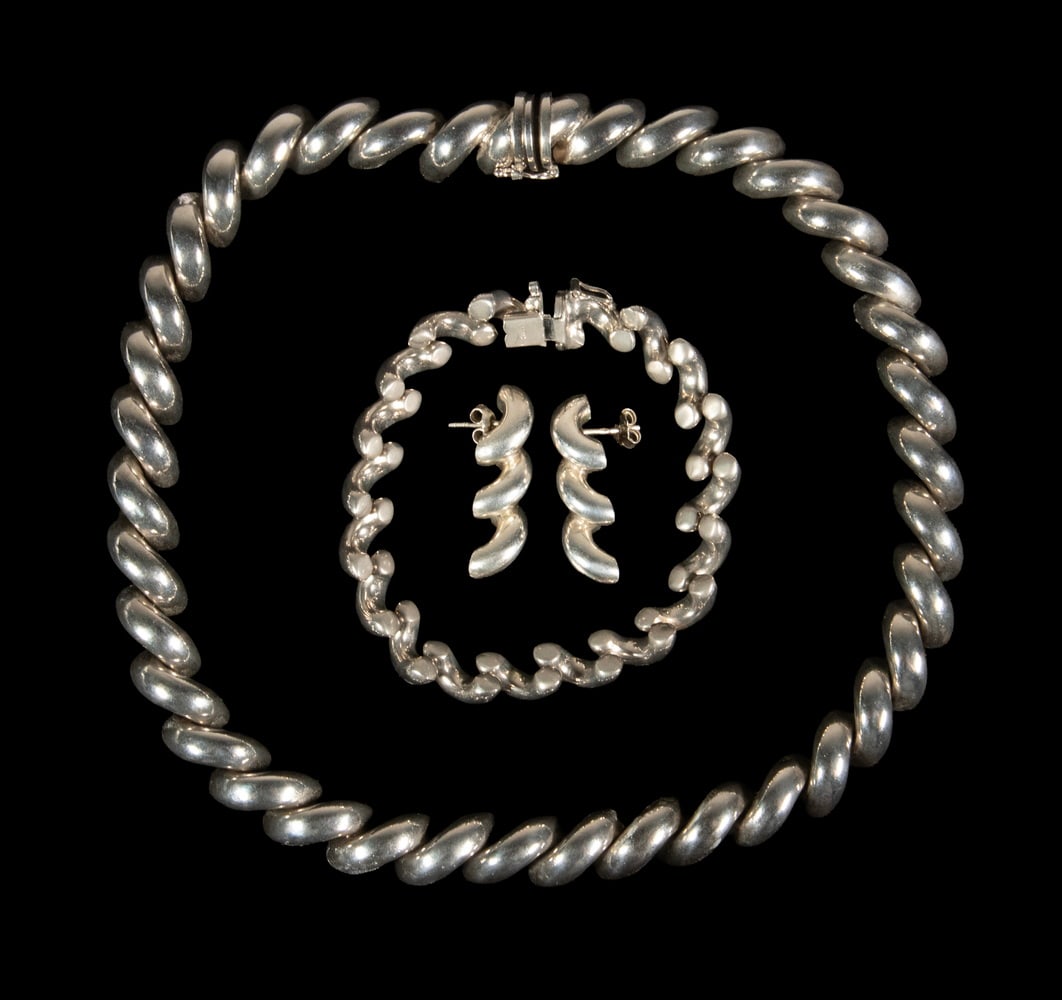 (3 PCS) BREV ITALIAN STERLING SILVER JEWELRY SUITE: (3 PCS) BREV ITALIAN STERLING SILVER JEWELRY SUITE A modern Italian sterling silver jewelry suite comprising a necklace, bracelet, and pair of earrings, each formed bold sculptural design with repeati