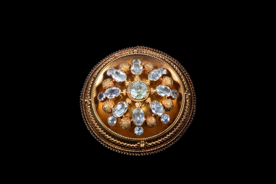 VICTORIAN 14K GOLD ROCK CRYSTAL BROOCH/PENDANT: VICTORIAN 14K GOLD ROCK CRYSTAL BROOCH/PENDANT Circular 14K gold brooch centering faceted colorless rock crystal arranged in a radiating motif, accented by textured gold granulation and bordered with 