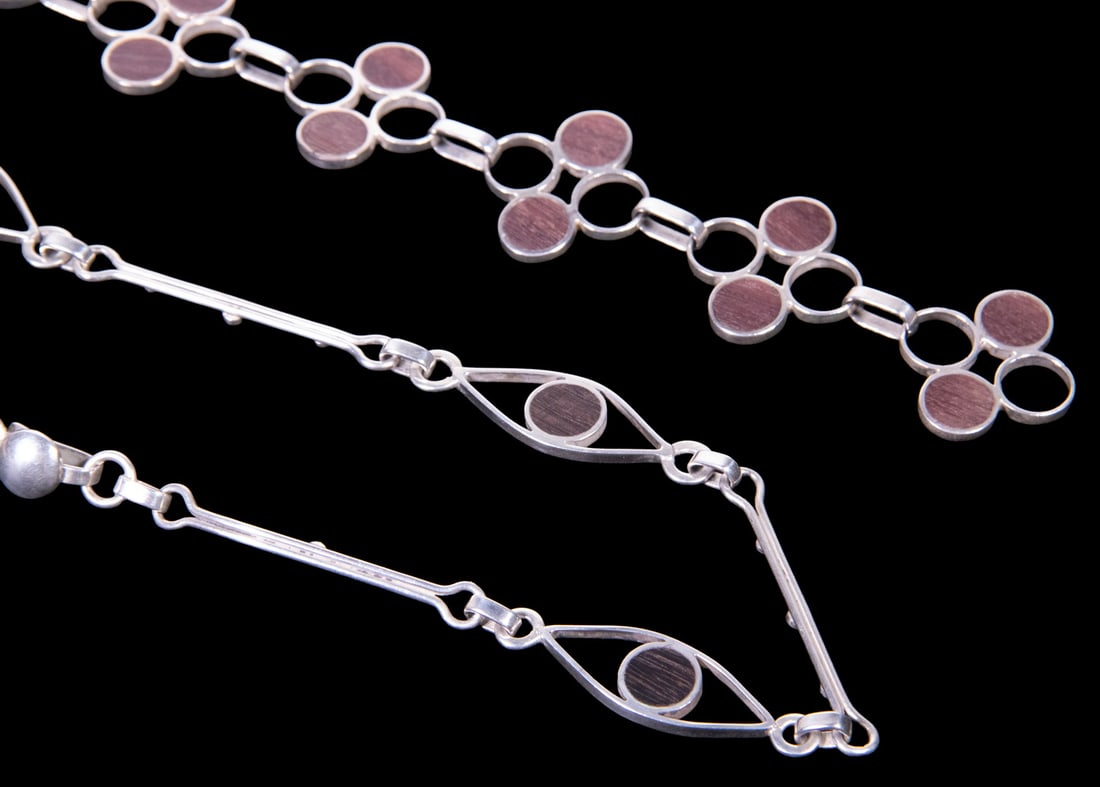 (2 PCS) STERLING SILVER AND WOOD INLAY NECKLACE AND BRACELET SET: (2 PCS) STERLING SILVER AND WOOD INLAY NECKLACE AND BRACELET SET A sterling silver necklace and bracelet set featuring geometric openwork links accented with circular wood inlays. The design incorpora
