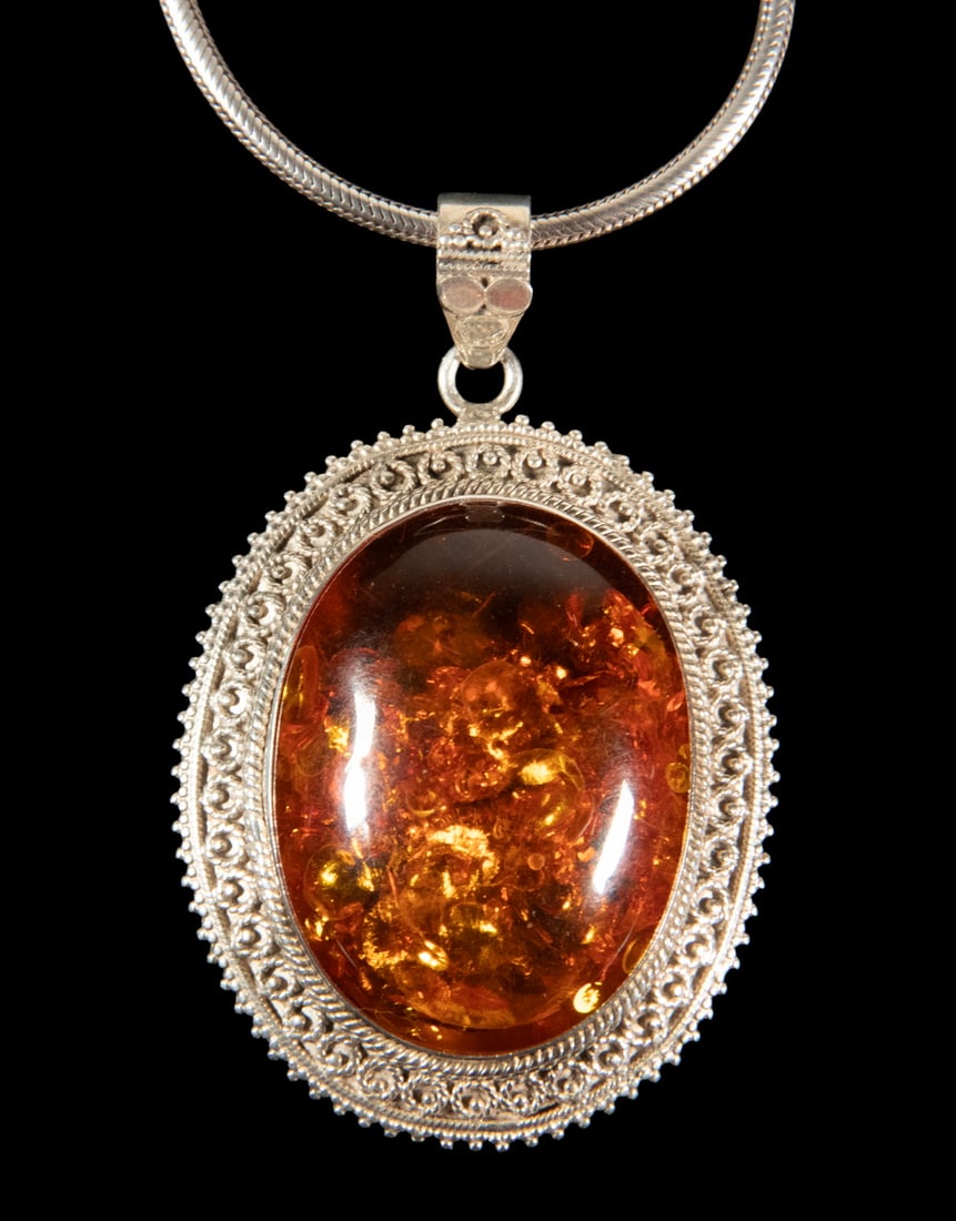 STERLING SILVER AND AMBER PENDANT NECKLACE (1 of 2)