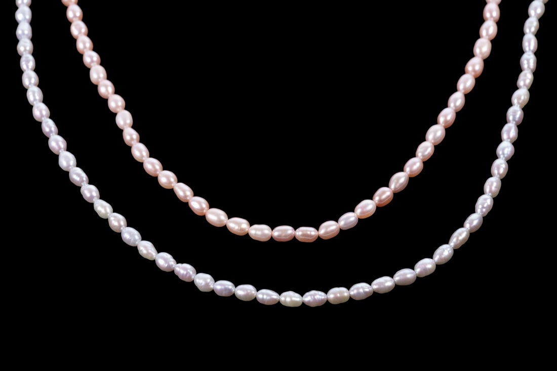 (2) FRESHWATER PEARL NECKLACE ONE WITH 14K GOLD CLASP: (2) FRESHWATER PEARL NECKLACE ONE WITH 14K GOLD CLASP Comprising two single-strand necklaces of baroque freshwater pearls ? one in soft pink tones completed by a 14K gold fluted ball clasp, and the ot