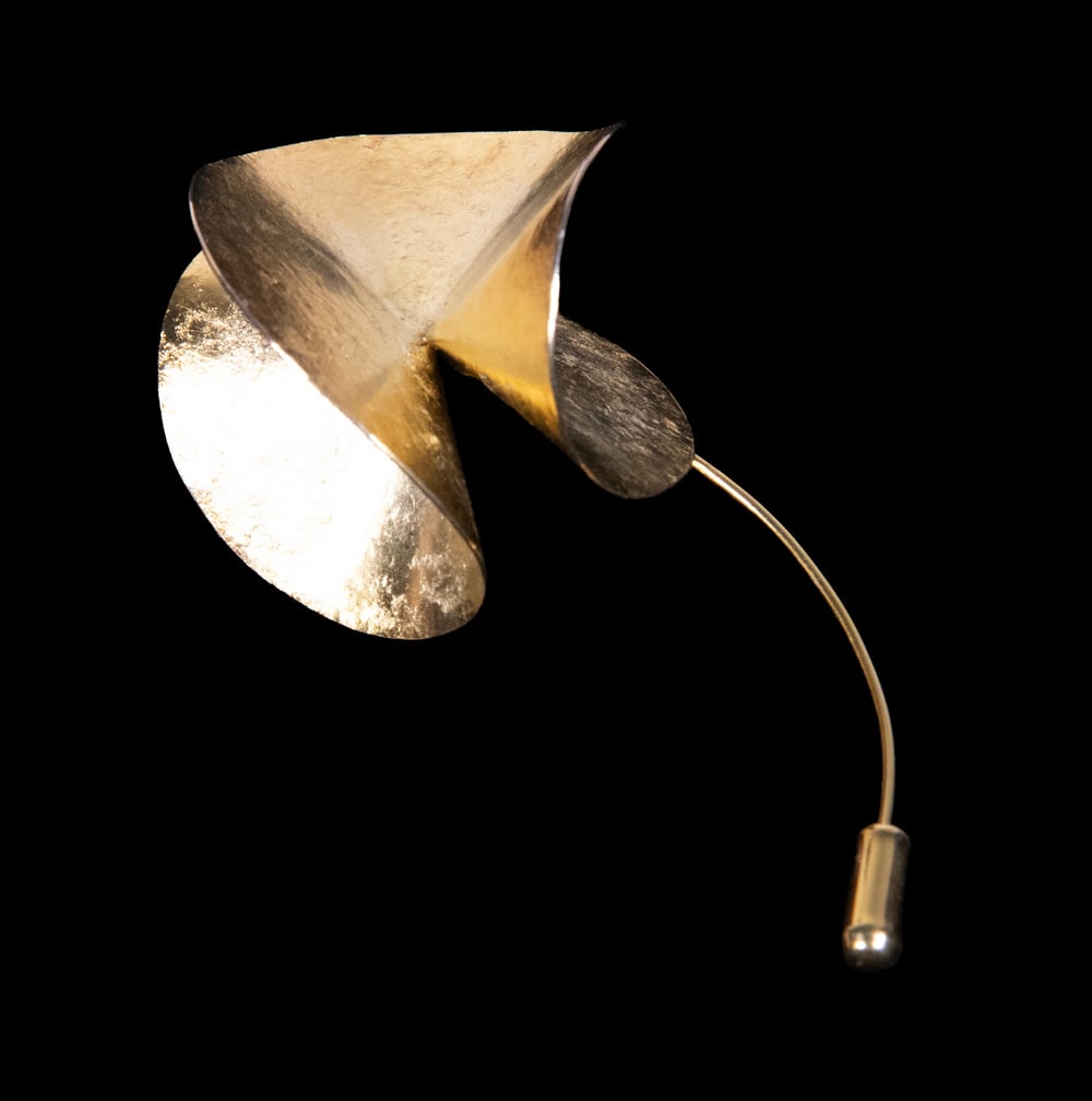 REIKO ISHIYAMA SILVER GILT MODERNIST BROOCH: REIKO ISHIYAMA SILVER GILT MODERNIST BROOCH A sculptural modernist brooch by Reiko Ishiyama, executed in sterling silver with a gilt finish. The design features a textured circular form with a dynamic