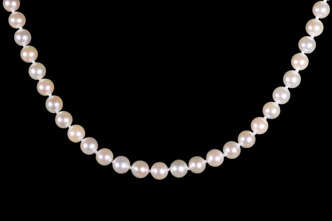 SINGLE-STRAND PEARL NECKLACE: SINGLE-STRAND PEARL NECKLACE A classic strand of approximately 70 matched cultured pearls, each measuring about 6 mm, exhibiting good luster and light cream overtones. Completed with a 14K gold clasp,