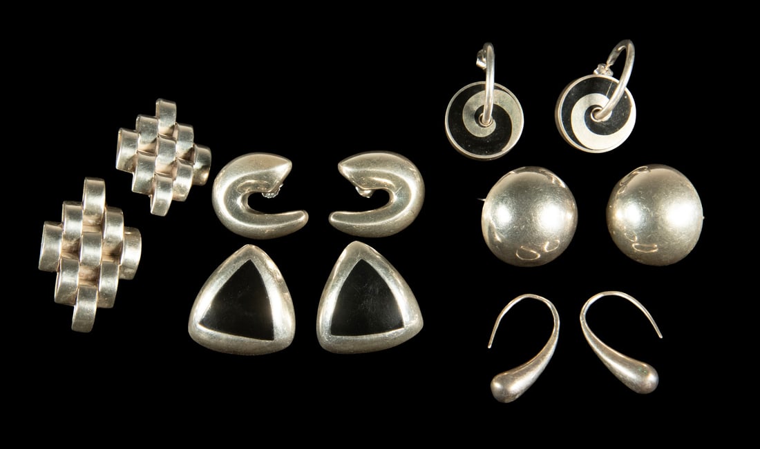 (6) PRS MODERNIST STERLING SILVER EARRINGS: (6) PRS MODERNIST STERLING SILVER EARRINGS A group of six pairs of modernist sterling silver earrings in assorted geometric and sculptural designs. Including domed examples, abstract curved forms,