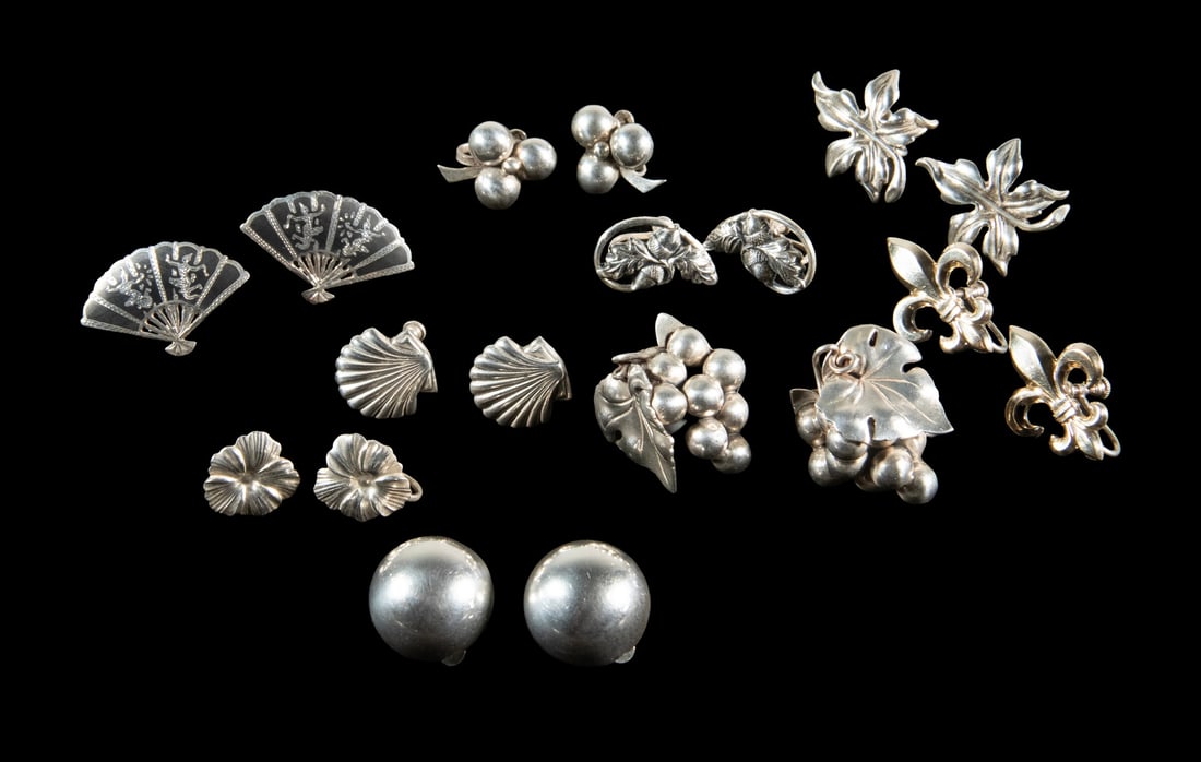 (9 PRS) STERLING SILVER EARRINGS: (9 PRS) STERLING SILVER EARRINGS Collection of (9) Pairs of Vintage Earrings, (8) pairs screw-back and (1) pair ear clips, various designs including shells, acorns, grapevine, fleur-de-lis, and flower