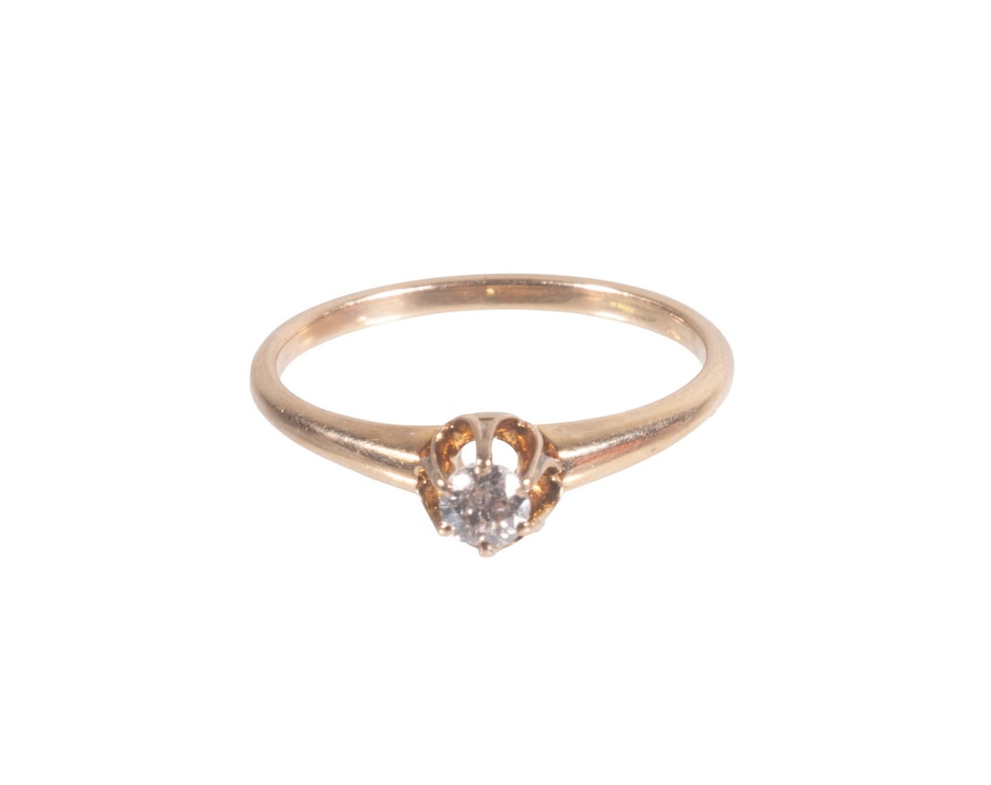 VINTAGE 14K GOLD DIAMOND SOLITAIRE RING: VINTAGE 14K GOLD DIAMOND SOLITAIRE RING A delicate 14K gold solitaire ring set with a round-cut diamond approximately 0.25 ct. The diamond is mounted in a floral-style prong setting with an airy openw