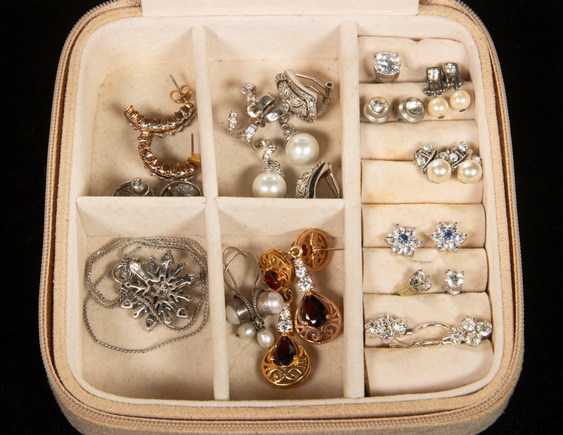 (10+) STERLING SILVER JEWELRY WITH JEWELRY BOX (1 of 1)