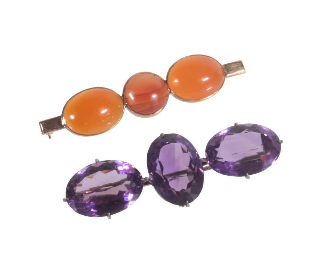 (2) VINTAGE 14K GOLD, AGATE, AMETHYST AND SILVER BROOCHES: (2) VINTAGE 14K GOLD, AGATE, AMETHYST AND SILVER BROOCHES Comprising a silver-mounted amethyst brooch set with (3) large oval-cut amethysts, each measuring approximately 20 x 15 mm, together with a