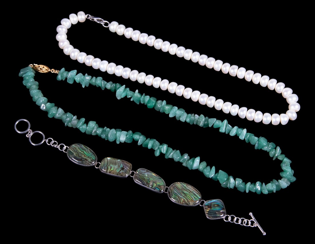(3) SILVER NECKLACE AND BRACELET JEWELRY ITEMS: (3) SILVER NECKLACE AND BRACELET JEWELRY ITEMS A group of three jewelry items, including a strand of cultured pearls with a silver clasp, a green hardstone bead necklace, likely aventurine, and a