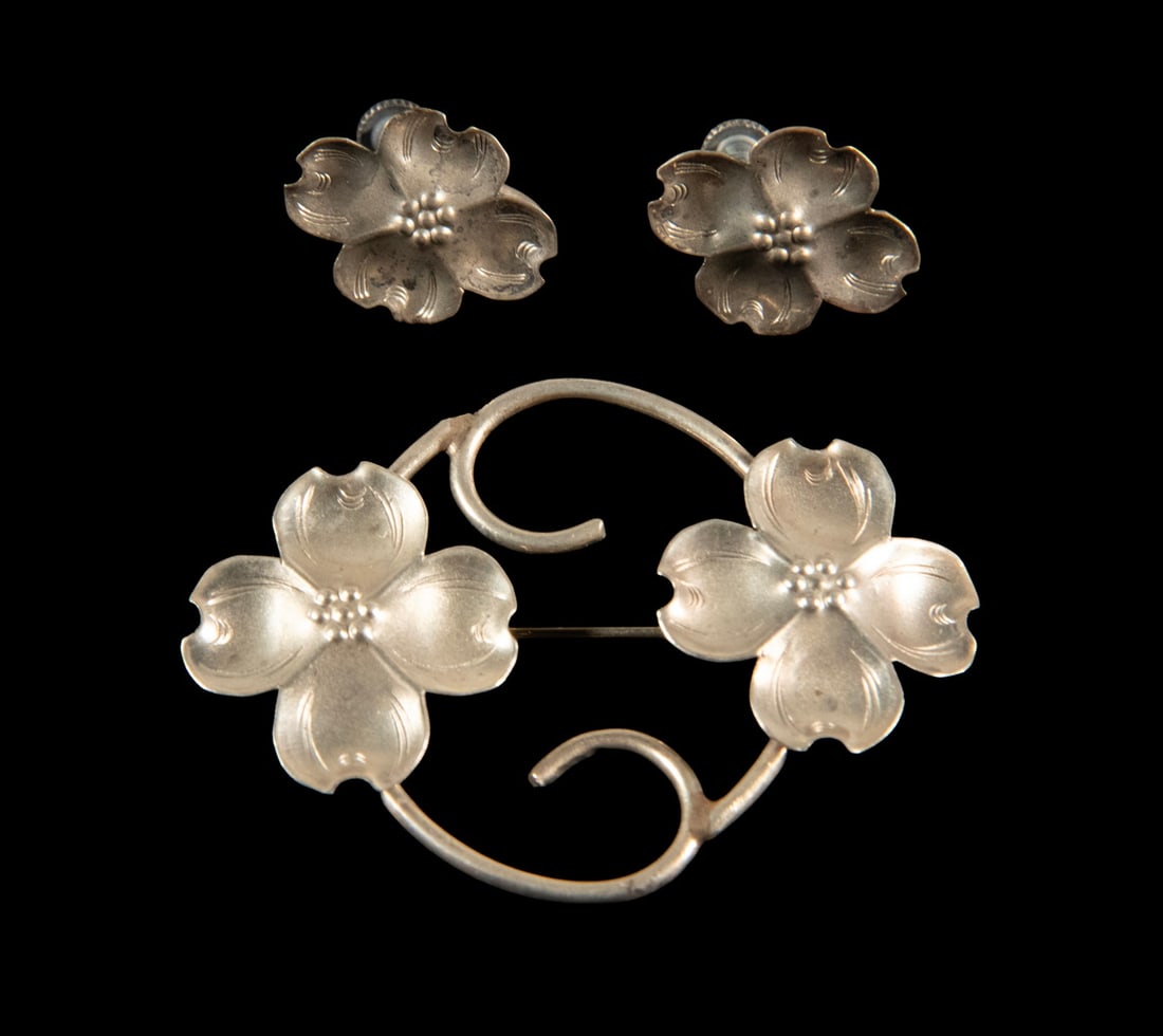 (2 PC) STUART NYE STERLING "DOGWOOD" JEWELRY SUITE: (2 PC) STUART NYE STERLING "DOGWOOD" JEWELRY SUITE (2) Pieces of Vintage Dogwood Pattern Jewelry, incl: Brooch and Pair of screw-back earrings. 0.23 ozt tw. Brooch: 2 x 1 1/2 in. (5.1 x 3.8 cm.),