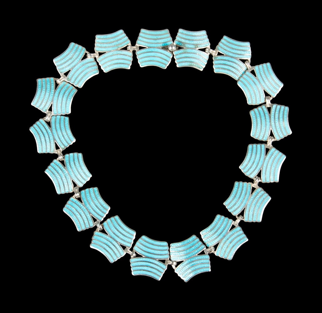 MEXICAN TAXCO STERLING SILVER AND BLUE ENAMEL NECKLACE: MEXICAN TAXCO STERLING SILVER AND BLUE ENAMEL NECKLACE A Taxco Mexican sterling silver necklace composed of articulated geometric links decorated with turquoise blue enamel in a repeating linear
