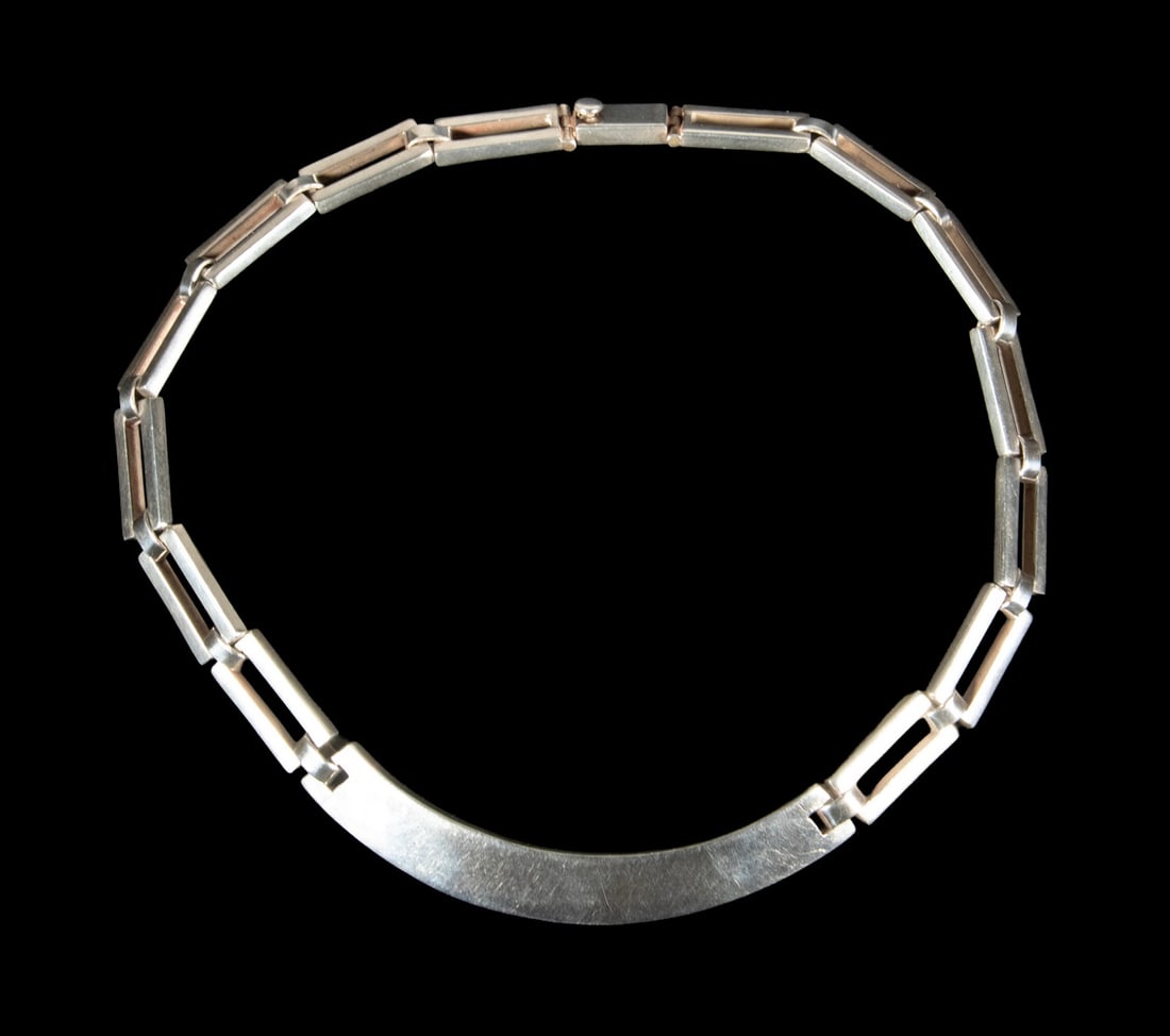 DAMASO GALLEGOS MEXICAN MODERNIST STERLING SILVER NECKLACE: DAMASO GALLEGOS MEXICAN MODERNIST STERLING SILVER NECKLACE A mid-century modernist sterling silver necklace by Damaso Gallegos, Taxco, Mexico. Designed with elongated geometric openwork links and curv