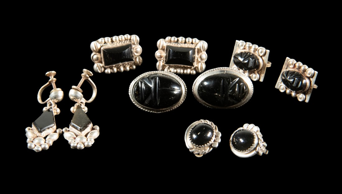 (5 PRS) MEXICAN STERLING & BLACK ONYX EARRINGS: (5 PRS) MEXICAN STERLING & BLACK ONYX EARRINGS (5) Pairs of Vintage Silver Earrings, (4) pairs screw back and (1) pair ear clips, all set with black onyx stones. 1.34 ozt tw. LGST, Length: 1 1/2 in. (