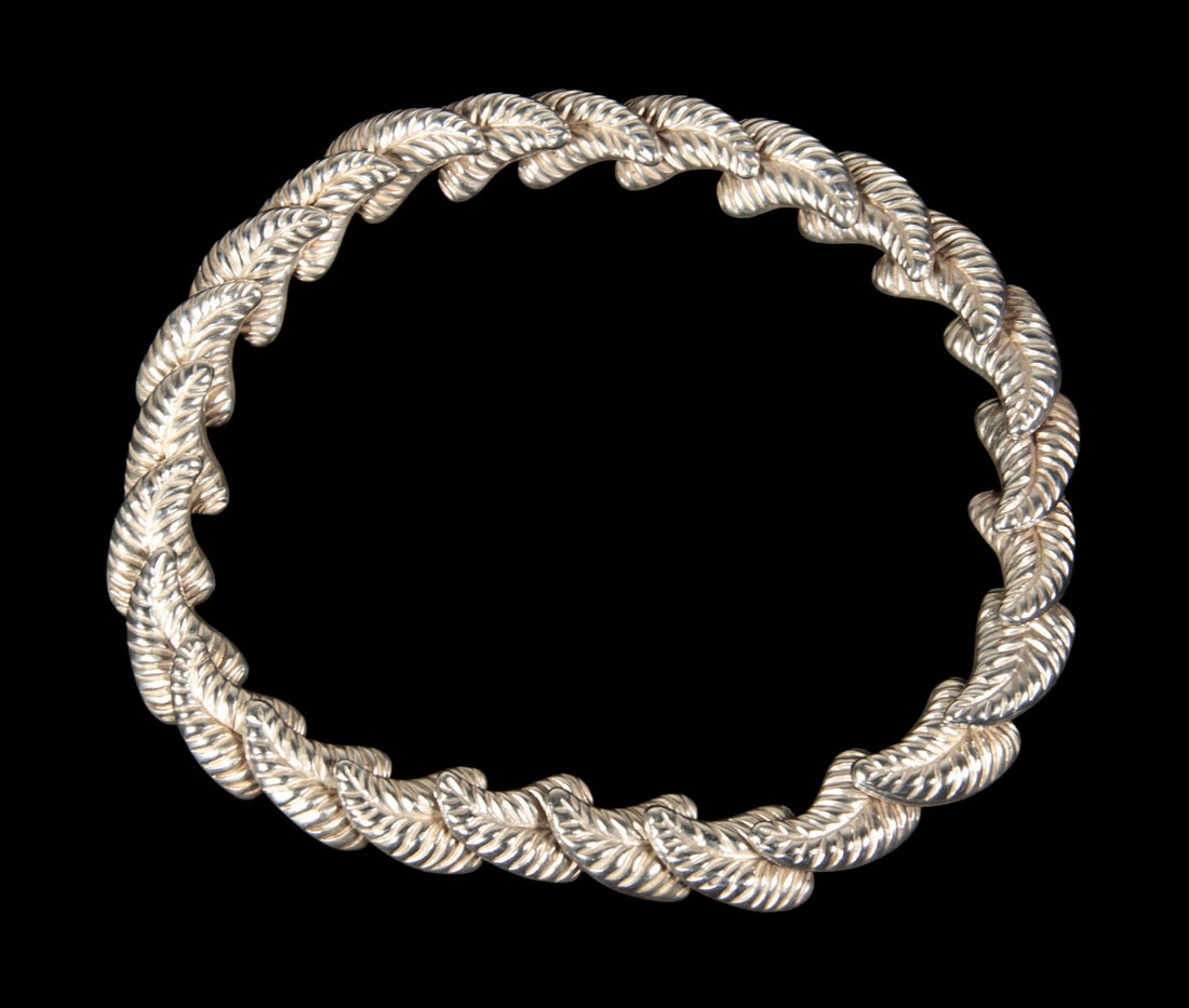 VINTAGE MEXICAN TAXCO STERLING SILVER LINK NECKLACE: VINTAGE MEXICAN TAXCO STERLING SILVER LINK NECKLACE A substantial Mexican sterling silver necklace composed of articulated feather-form links with textured detailing throughout. Fitted with an integra