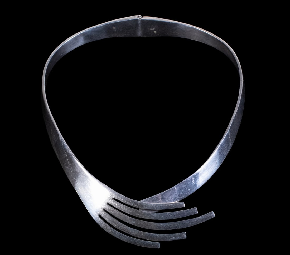 MEXICAN STERLING SILVER MODERNIST TORQUE NECKLACE: MEXICAN STERLING SILVER MODERNIST TORQUE NECKLACE A Mexican sterling silver torque necklace of modernist design, featuring a sculptural front composed of layered, radiating curved elements. The collar