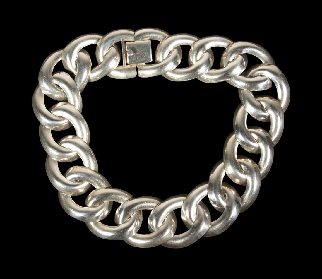 MEXICAN TAXCO STERLING SILVER LINK NECKLACE: MEXICAN TAXCO STERLING SILVER LINK NECKLACE A bold Taxco Mexican sterling silver necklace composed of oversized polished interlocking links with integrated box clasp. Marked ?Mexico,? ?TD-30,? and ?92