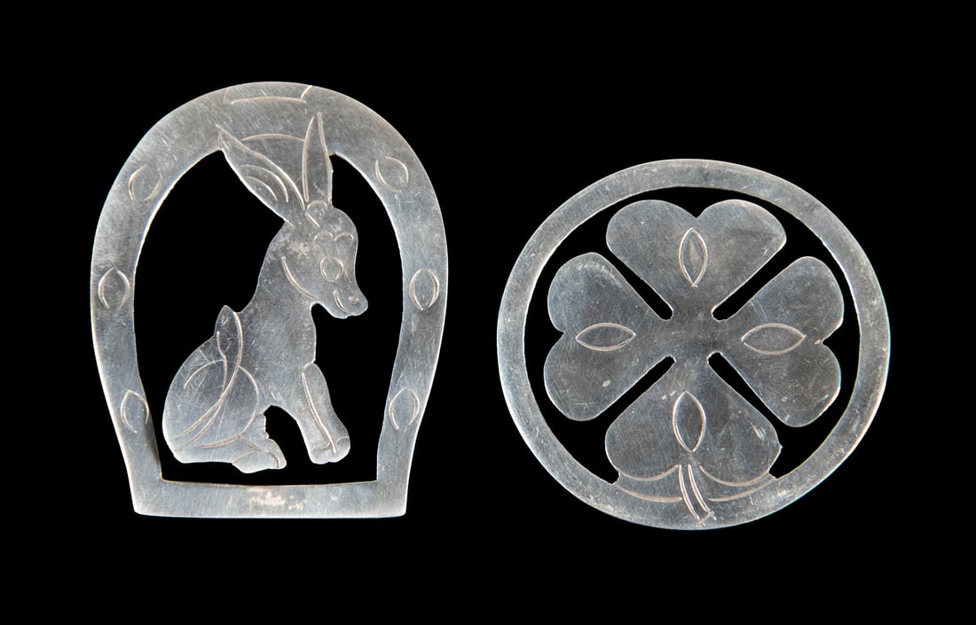 (2) MEXICAN STERLING SILVER BOOKMARKS: (2) MEXICAN STERLING SILVER BOOKMARKS Comprising a four-leaf clover-form bookmark and a rabbit within a horseshoe-form bookmark, each marked "Made in Mexico Sterling 925" with the maker's AA trademark