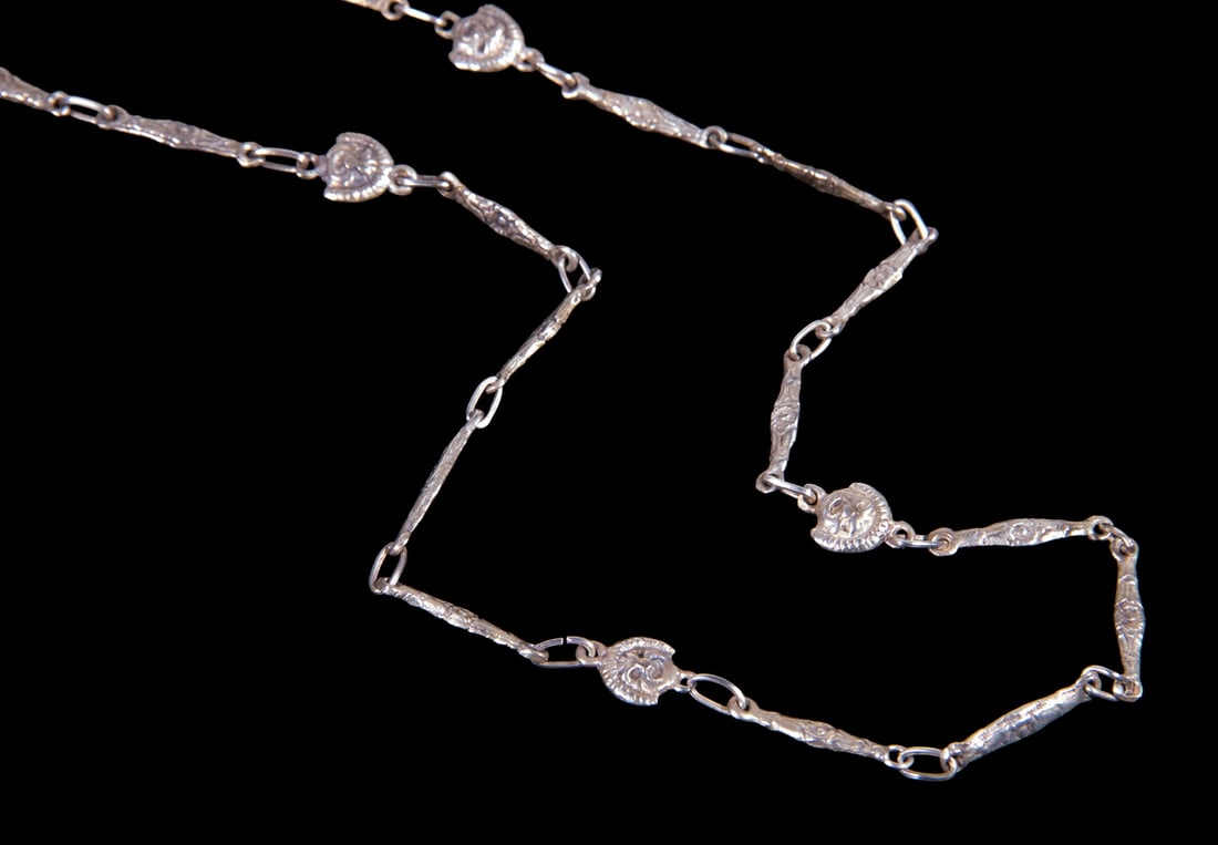 VINTAGE STERLING SILVER MEXICAN FIGURAL LINK NECKLACE: VINTAGE STERLING SILVER MEXICAN FIGURAL LINK NECKLACE A figural link necklace composed of elongated textured links and stylized face motifs. Likely of Mexican with oxidized finish enhancing the relief