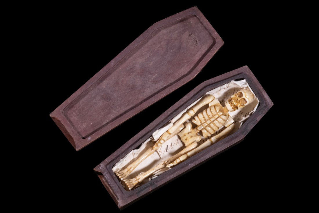LATE 18TH C. MEMENTO MORI BONE SKELETON IN WOOD COFFIN (1 of 3)