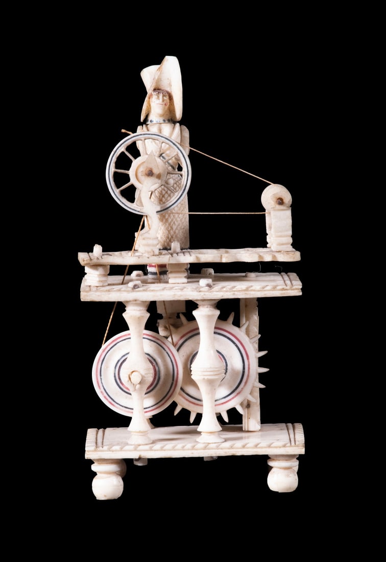NAPOLEONIC ERA PRISONER OF WAR BONE CARVING SPINNING WHEEL (1 of 4)