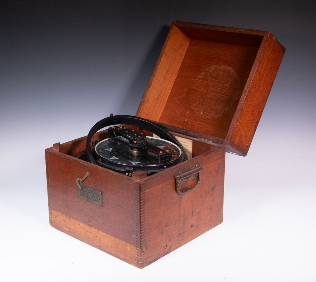 CASED US NAVY STANDARD PELORUS COMPASS: CASED US NAVY STANDARD PELORUS COMPASS Vintage Pre-World War II Era Marine Compass by Kelvin & Wilfrid O. White Co., Boston, with 7.5" illuminated dial, in a fitted wooden case with side handles and