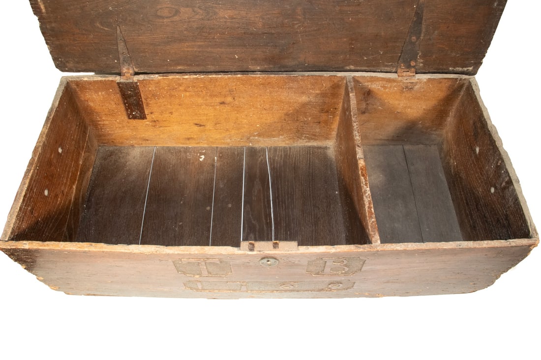 18TH C. PINE BIBLE BOX - 3