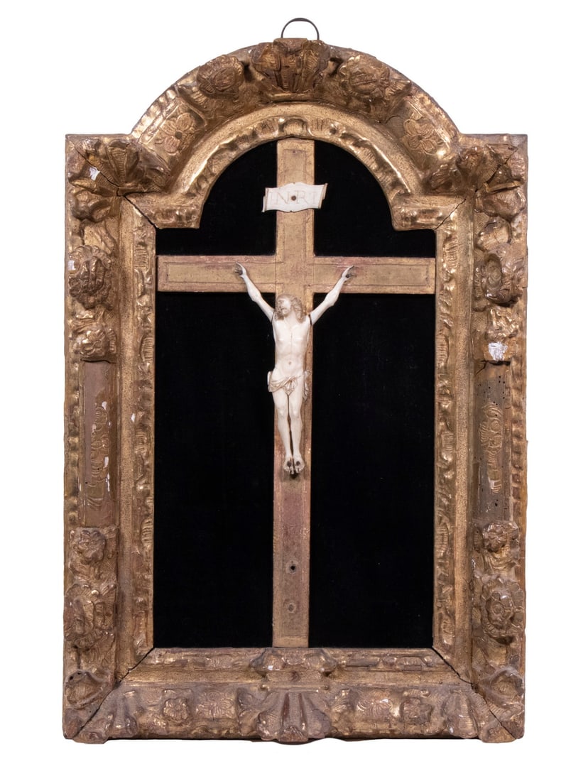 17TH C. ITALIAN IVORY CRUCIFIX IN FRAME: Y 17TH C. ITALIAN IVORY CRUCIFIX IN FRAME Venetian Corpus Christi with ivory figure mounted on gilt wooden cross over replaced black velvet backing, housed in the original finely carved water gilt arc