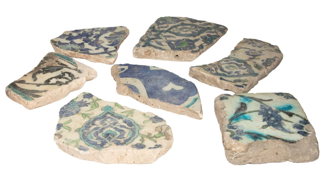(25 PCS IN 3 BOXES) OTTOMAN TURKISH IZNIK TILES RESCUED FROM RUBBLE (1 of 2)