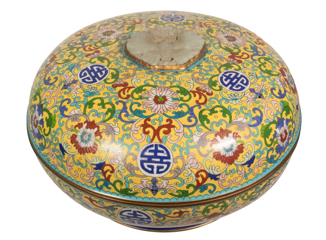 CHINESE EXPORT CLOISONNE COVERED BOX WITH JADE BUTTERFLY FINIAL (1 of 4)
