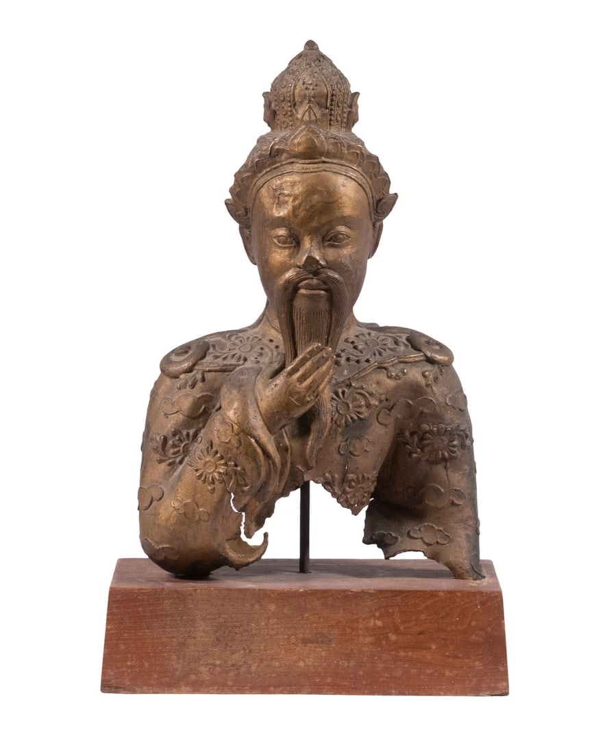 CHINESE KANGXI GILT BRONZE FRAGMENT OF CONFUCIAN WARRIOR SCULPTURE: CHINESE KANGXI GILT BRONZE FRAGMENT OF CONFUCIAN WARRIOR SCULPTURE 17th c. bust of General Guan Yu (died 220 AD), General of the Vanguard under Emperor Xian (Han Dynasty), Marquis Zhuangmou, deified i