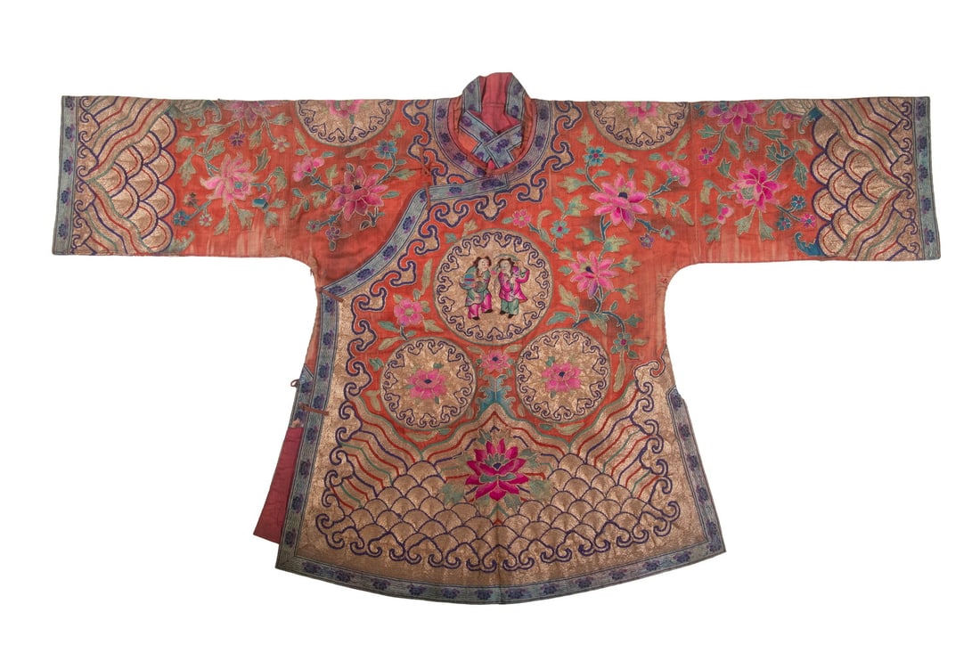 CHINESE EMBROIDERED SILK LADY'S SHORT ROBE, LATE QING DYNASTY: CHINESE EMBROIDERED SILK LADY'S SHORT ROBE, LATE QING DYNASTY Chinese embroidered silk lady's short robe, decorated with lotus floral sprays, gilt-thread medallions enclosing figures of Hehe Erxian (t