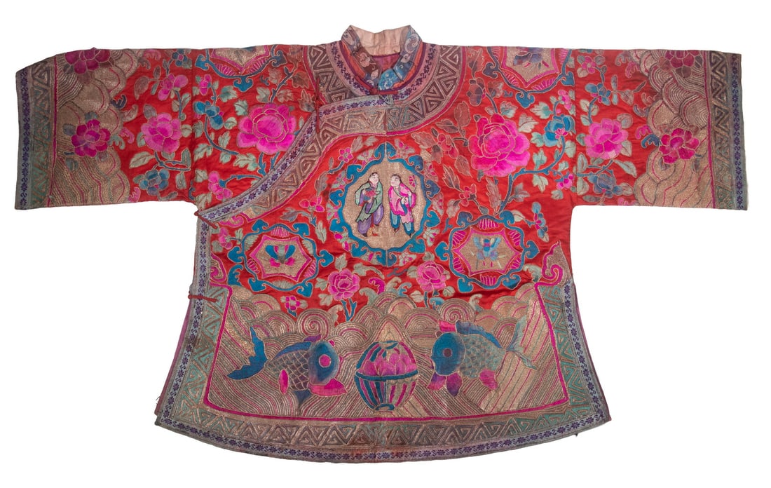 CHINESE EMBROIDERED SILK LADY'S SHORT ROBE, LATE QING DYNASTY: CHINESE EMBROIDERED SILK LADY'S SHORT ROBE, LATE QING DYNASTY Chinese embroidered red silk woman's short robe, decorated with gilt-thread embroidery depicting Hehe Erxian within a central medallion, f