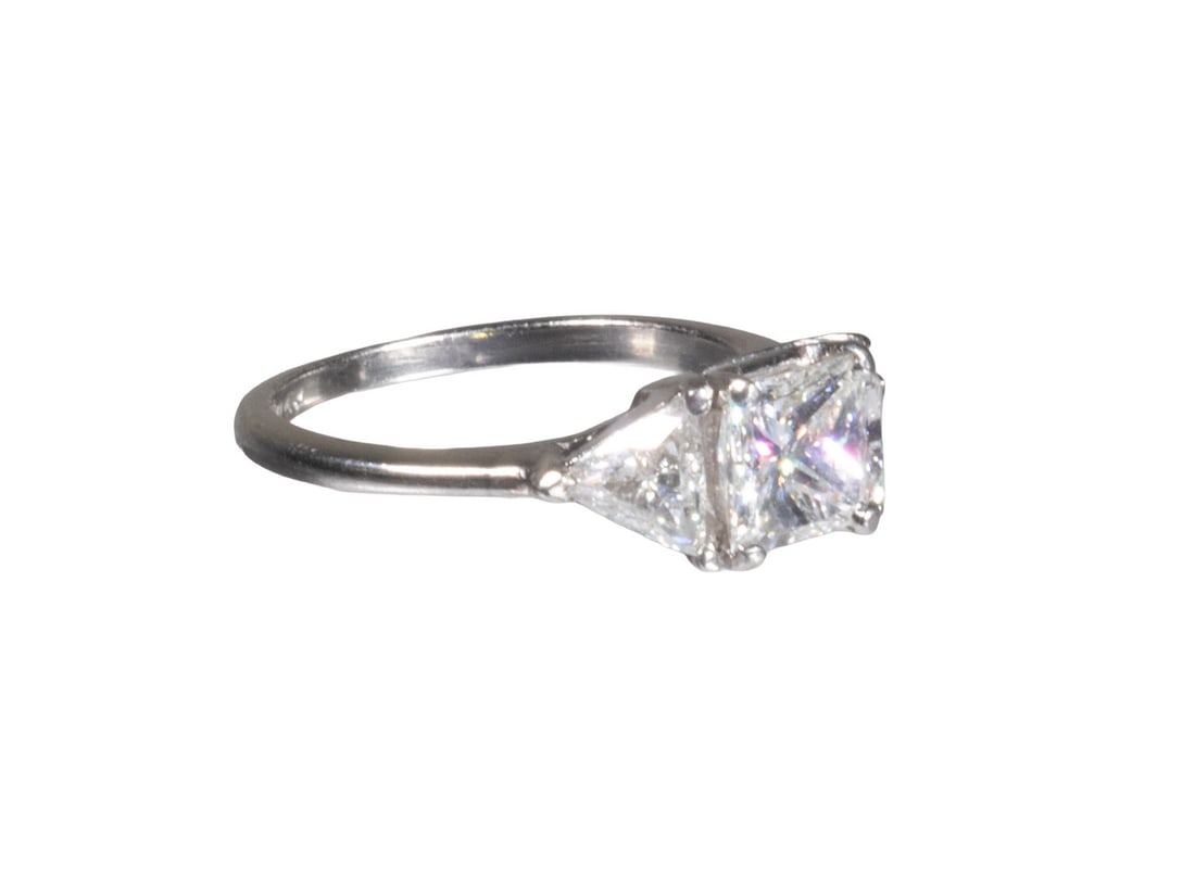 PLATINUM DIAMOND THREE-STONE RING - 2