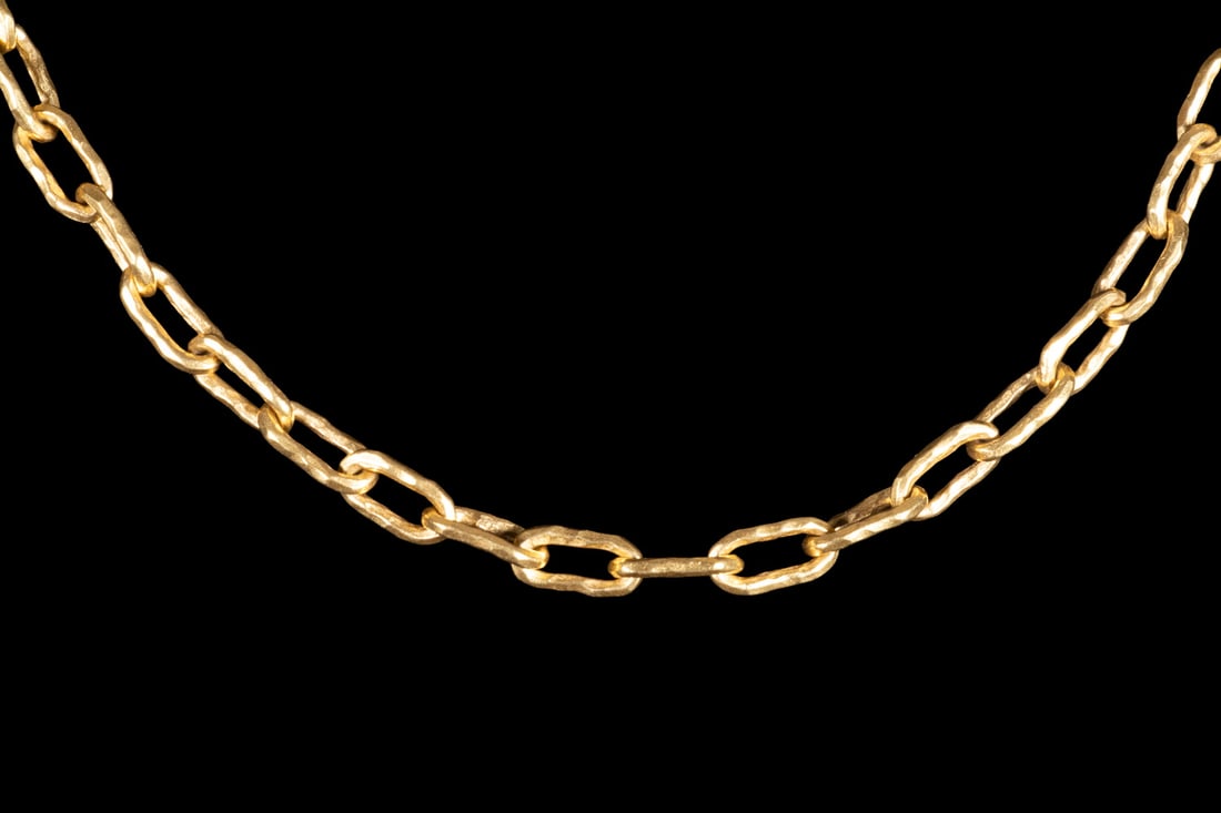 VINTAGE JEAN MAHIE 22K GOLD LINK NECKLACE: VINTAGE JEAN MAHIE 22K GOLD LINK NECKLACE Handcrafted 22K yellow gold link necklace composed of elongated hammered oval links. Executed in Jean Mahie's signature sculptural style, featuring irregular 
