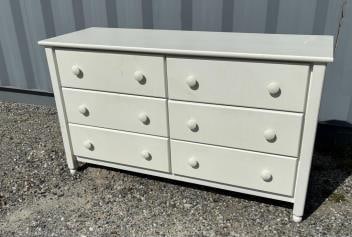 6-DRAWER CHEST: 6-DRAWER CHEST White painted 6-drawer chest with mushroom-form pulls, bead board sides, and ball feet. Overall excellent condition. OS: 30 x 52 x 18 in. (76.2 x 132.1 x 45.7 cm.)