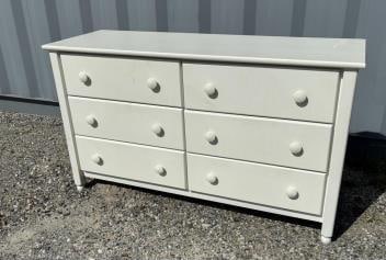 6-DRAWER CHEST: 6-DRAWER CHEST White painted 6-drawer chest with mushroom-form pulls, bead board sides, and ball feet. Overall excellent condition. OS: 30 x 52 x 18 in. (76.2 x 132.1 x 45.7 cm.)