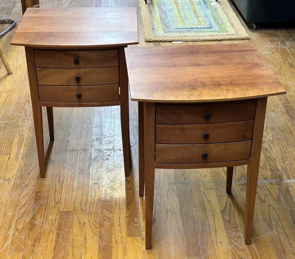 PR POMPANOOSUC MILLS FURNITURE SIDE TABLES (1 of 2)