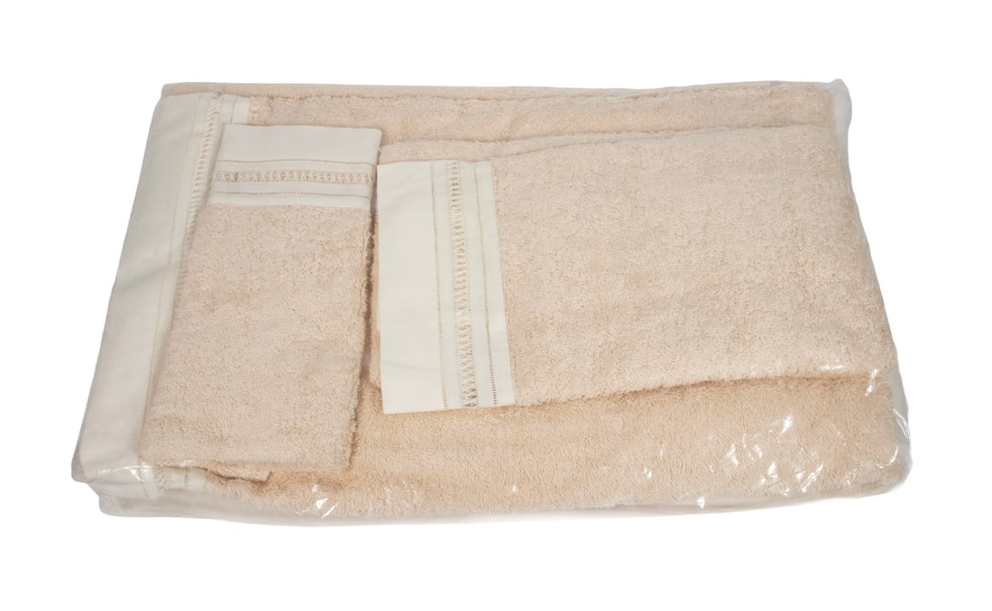 TAN COTTON BATH-TOWELS W/ LACE ENDS: TAN COTTON BATH-TOWELS W/ LACE ENDS A set of fine cotton, tan bath towels all with sewed-on linen ends. Lot includes (8) bath towels, (8) hand towels, and (8) wash cloths. All new and bagged in sets