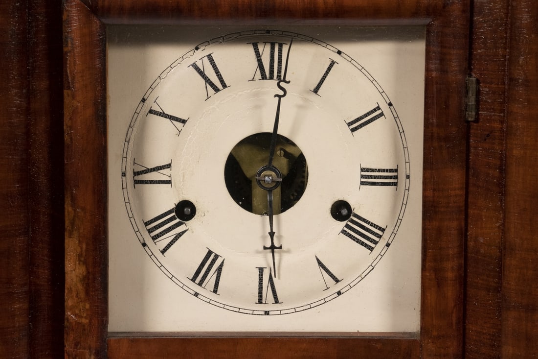 SETH THOMAS OGEE SHELF CLOCK - 2
