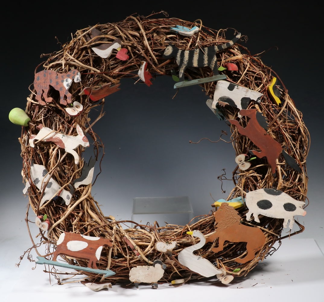 TWIG WREATH WITH WOODEN ANIMALS (1 of 3)