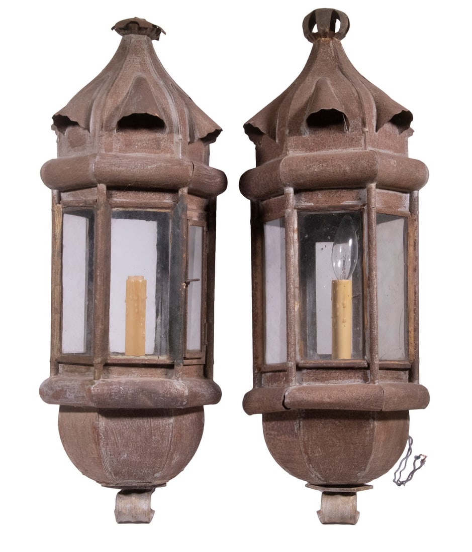 PR ELECTRIC WALL MOUNTED LANTERNS (1 of 2)