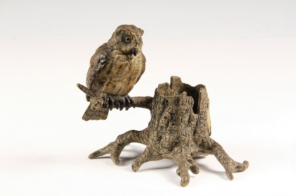COLD PAINTED AUSTRIAN BRONZE - Viennese Match or Spills: COLD PAINTED AUSTRIAN BRONZE - Viennese Match or Spills Holder in the form of a hollow tree stump with an owl on the only branch, by Franz Xavier Bergmann (1861-1936), stamped on underside "Bergmann, 