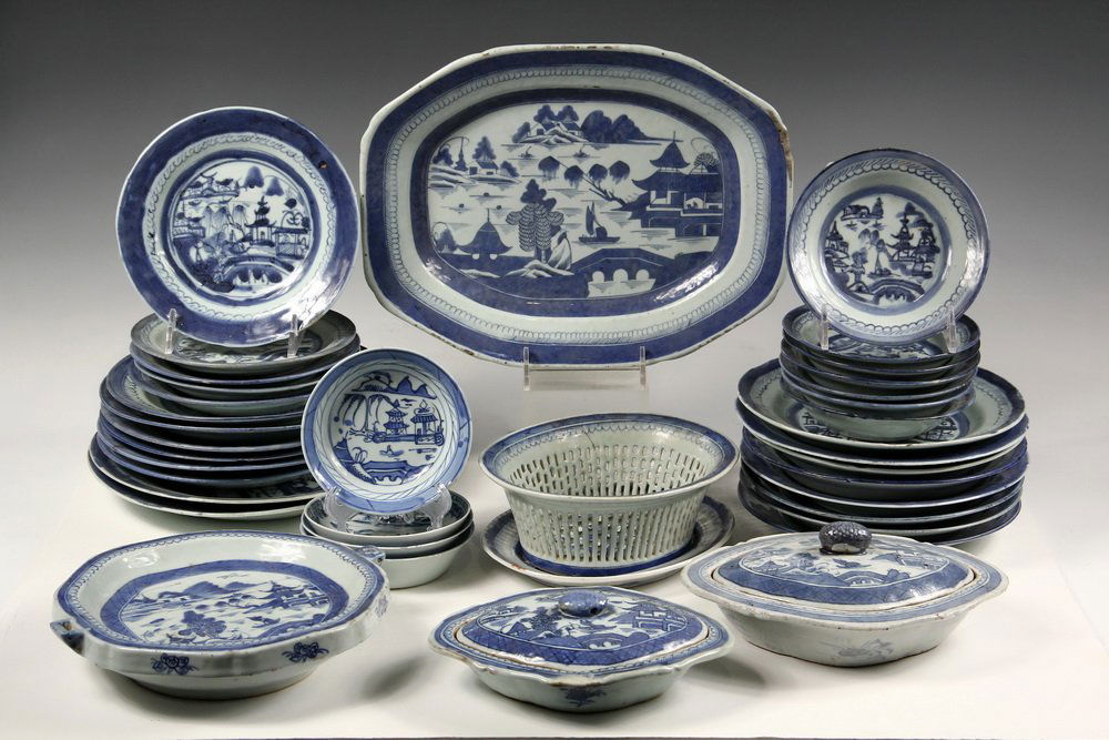 (38 PCS) CANTON CHINA - Blue Willow Export Dishes: (2): (38 PCS) CANTON CHINA - Blue Willow Export Dishes: (2) 10", (6) 9" & (5) 7 1/2" Plates; (8) 8 3/4", (7) 6" & (4) 5" Bowls; Warming Plate; (2) Oval Covered Bowls; Pierced Oval Basket; 8 1/2" & 13 1/2"