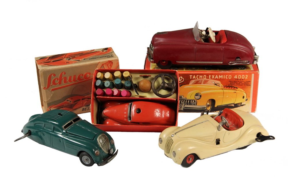 (4) SCHUCO TOY TIN AUTOMOBILES - Including: Kommando: (4) SCHUCO TOY TIN AUTOMOBILES - Including: Kommando Anno 2000 in green, no box, flat tire; Examico 4001 in yellow, no box, US Zone, lacking windscreen; Tacho-Examico 4002 in wine, US Zone, in box wit