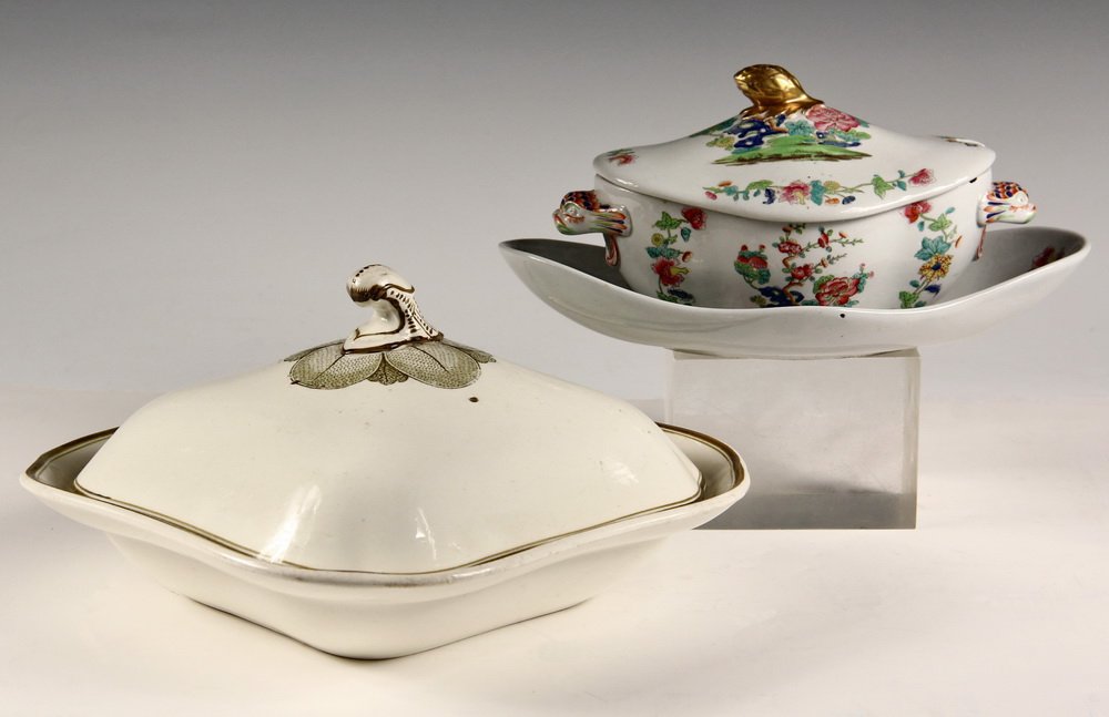 (2 PCS) EARLY SPODE PORCELAIN - Including: Square: (2 PCS) EARLY SPODE PORCELAIN - Including: Square Covered Vegetable Bowl with scrolled knop, moss green lily pad and pinstripe decoration, 5 1/2" x 9 1/2" square, circa 1784; PLUS Oval Chinoiserie Sau