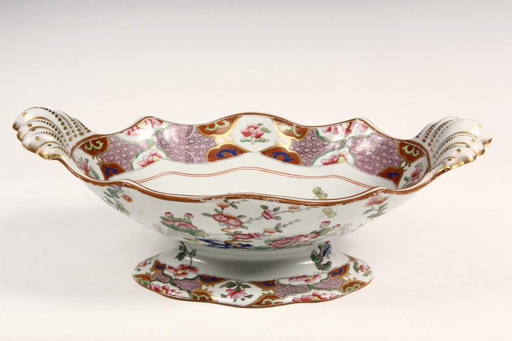 SPODE CENTER BOWL - Two-Handled Oval and Footed: SPODE CENTER BOWL - Two-Handled Oval and Footed Ironstone Bowl in pink Mandarin pattern, scalloped edge, circa 1805-30. 5 1/2" x 14 1/2" x 9". Good condition.